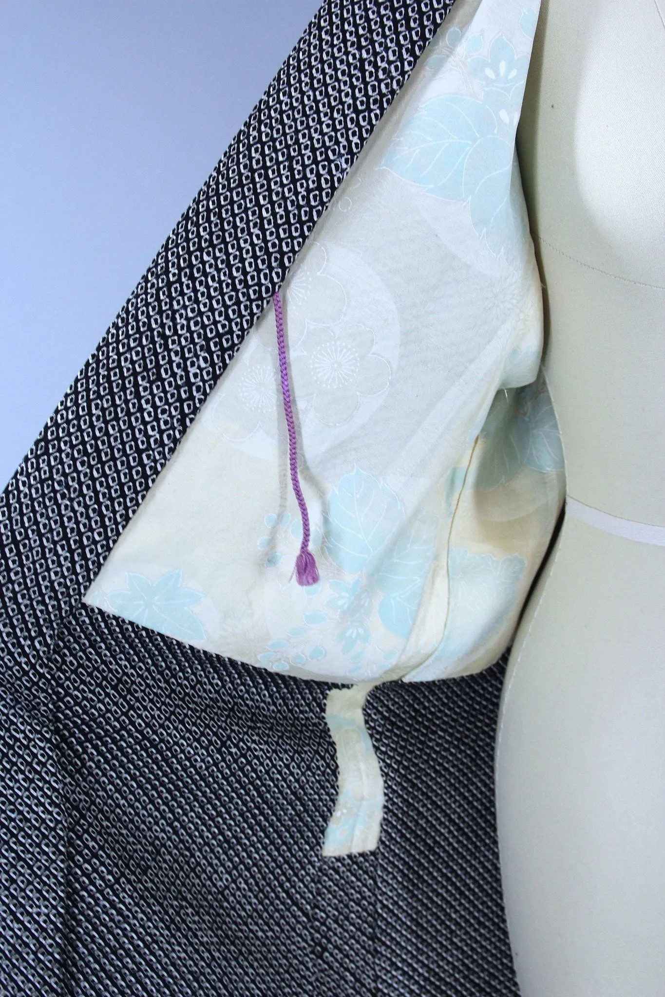 1960s Vintage Silk Haori Kimono Jacket Cardigan / Black & White Shibori Dyed