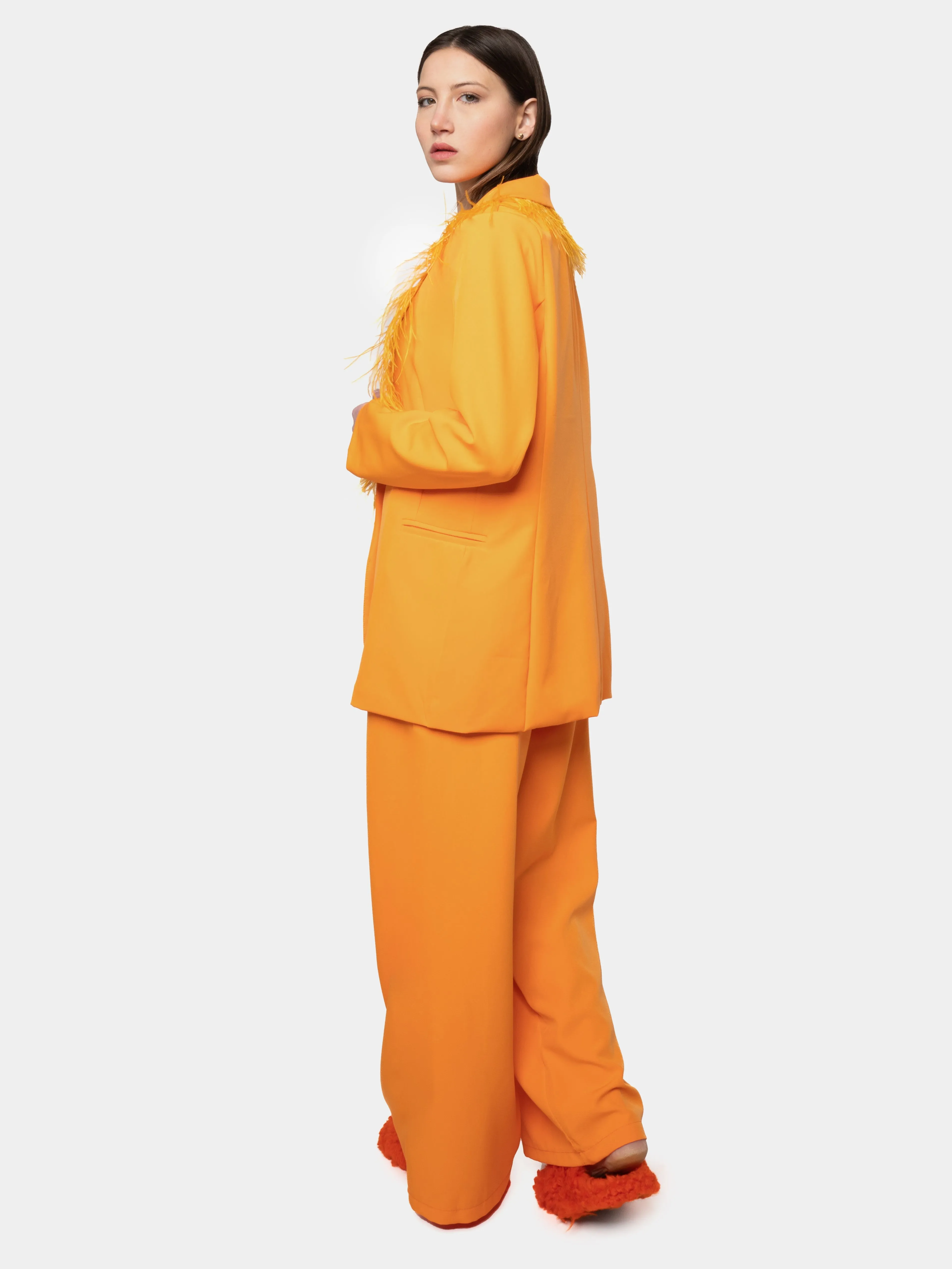 HOLLYWOOD - Oversized Orange Feather Suit