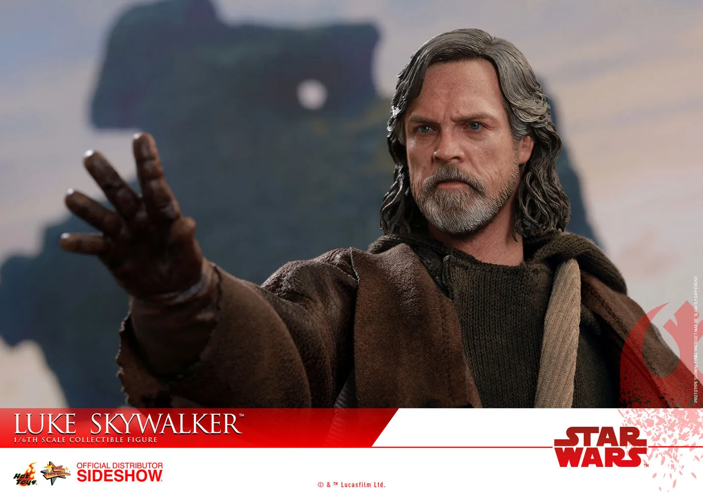 Hot Toys Luke Skywalker Star Wars: The Last Jedi - Movie Masterpiece Series - Sixth Scale Figure